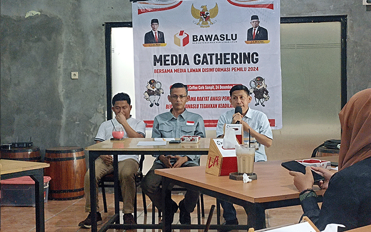 Lawan Hoaks, Bawaslu Kotim Jalin Sinergitas Bersama Media Hadapi Pemilu 2024