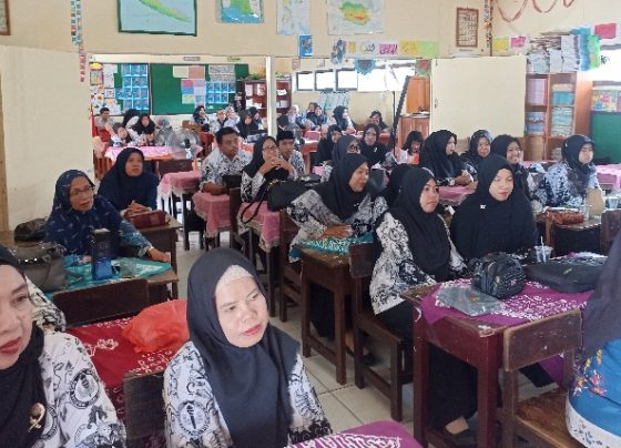 Suasana pelatihan di mana para guru di Sampit mulai dikenalkan dengan pemanfaatan AI guna menghadapi Era Society 5.0, Sabtu 2 Desember 2023