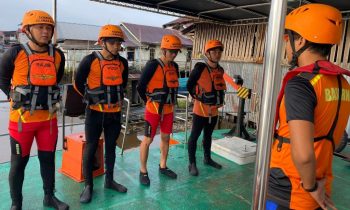 Tim Basarnas Palangka Raya saat akan melakukan pencarian.