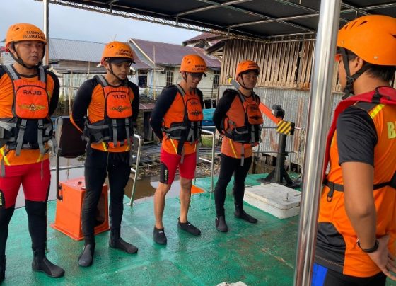 Tim Basarnas Palangka Raya saat akan melakukan pencarian.