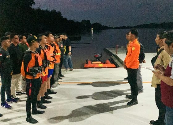 Tim SAR gabungan apel pembubaran personel usai menemukan korban perahu terbalik.