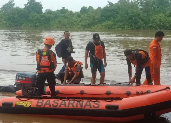 Tim SAR gabungan terus berupaya melakukan pencarian korban hilang diduga tenggelam di DAS Kahayan.