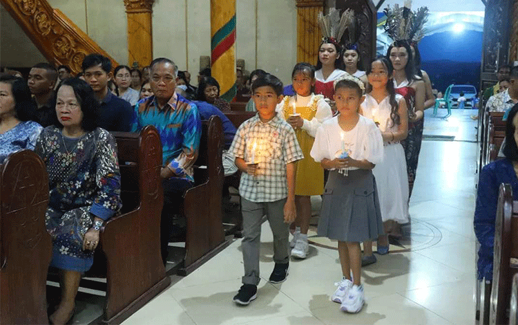 Ribuan Jemaat di Murung Raya Rayakan Sukacita Natal