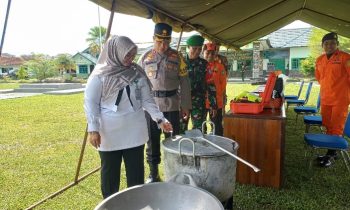 Wabup Kotim Irawati mengecek persiapan antisipasi perkembangan dan situasi Bangsit, di halaman Markas Kodim 1015 Sampit, Rabu, 27 Desember 2023 m
