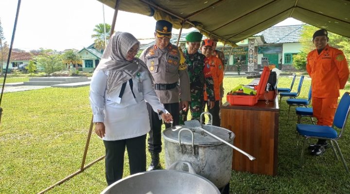 Wabup Kotim Irawati mengecek persiapan antisipasi perkembangan dan situasi Bangsit, di halaman Markas Kodim 1015 Sampit, Rabu, 27 Desember 2023 m