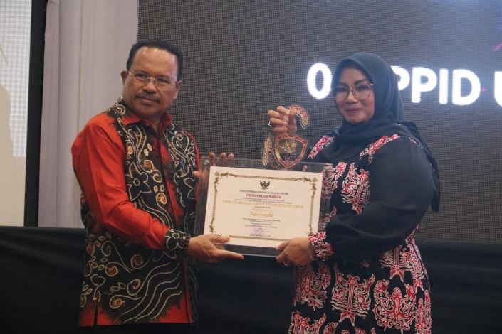 Kotim Terima Penghargaan Anugerah Keterbukaan Informasi Badan Publik 
