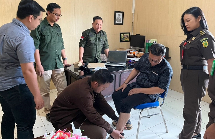 Tubuh Tahanan Kota Pembangunan Jalan di Seruyan Dipasang Alat ini