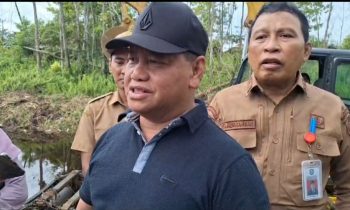 Bupati Kotim, Halikinnor saat diwawancara
