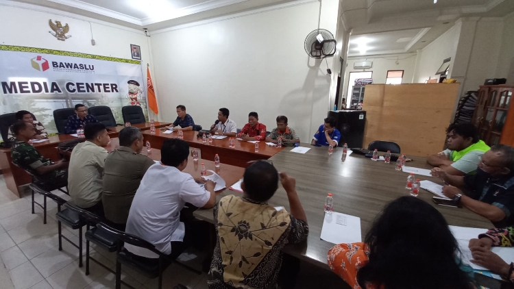 Bawaslu Kotim Laporkan 2.245 APK Melanggar Aturan