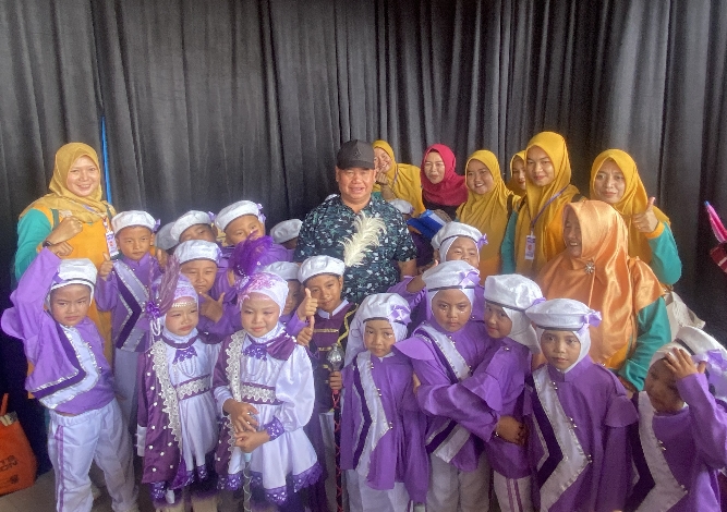 Halikinnor Menyemangati Peserta Competition II Marching Band 