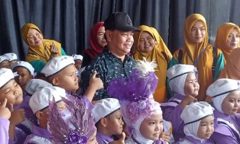 Bupati Kotim, Halikinnor bersama para peserta dan guru pembimbing pada ajang Mentaya Marching Band Competition, Sabtu 27 Januari 2024