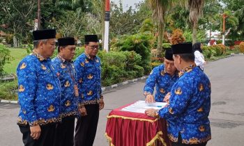 Bupati Kotim Halikinnor saat menyaksikan penandatangan pakta integritas netralitas ASN, Rabu, 17 Januari 2024