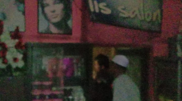 Gara gara kabel kipas angin korslet, sebuah salon di Samuda nyaris terbakar, Senin 1 Januari 2024.