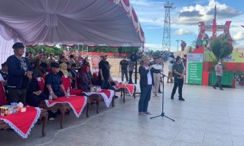 Gubernur Kalteng, Sugianto Sabran dalam sebuah acara penyaluran bansos Kalteng Berkah di kawasan Ikon Jelawat, Sampit, Sabtu 6 Januari 2024
