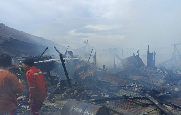 Kebakaran bangunan di perumahan Komplek Inhutani, Sampit, 2 Januari 2024