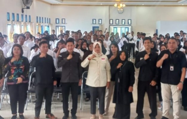Ketua Bawaslu Kotim, M. Natsir bersama 182 PTPS Kecamatan Baamang yang dilantik, Senin 22 Januari 2024