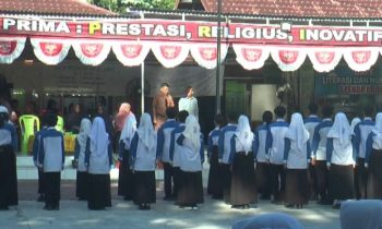 Pelantikan Siswa Pengurus OSIS SMPN 2 Sampit oleh Kadisdik Kotim, M. Irfansyah, Selasa 30 Januari 2024