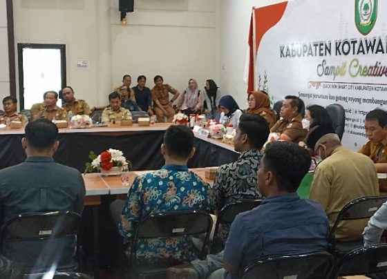 Pemkab Kotim mengikuti Kick Off Penandatanganan Penyediaan Barang dan Jasa secara virtual di Aula Diskominfo Kotim, Senin 29 Januari 2024