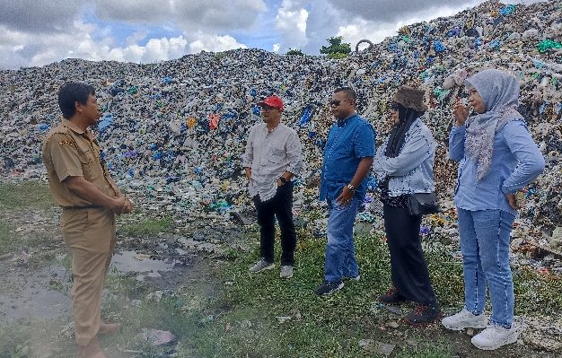 Peninjauan lokasi Pembangunan Fasilitas Pengolahan Limbah B3 Medis di TPA Sampit, Jalan Jenderal Sudirman KM 14, Sampit, Selasa 9 Januari 2024