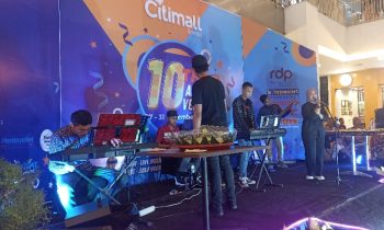Salah satu penampilan siswa berkebutuhan khusus menampilkan bakatnya di bidang seni pada suatu acara di Sampit.