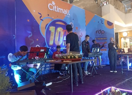 Salah satu penampilan siswa berkebutuhan khusus menampilkan bakatnya di bidang seni pada suatu acara di Sampit.