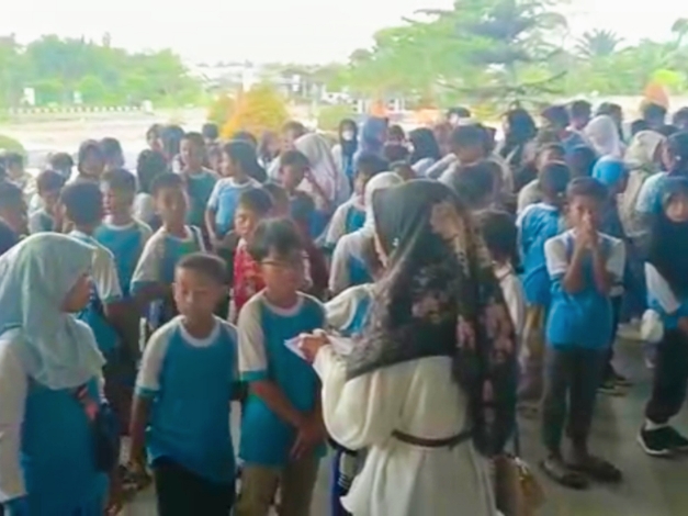 Siswa-siswi SDN 2 Mentawa Baru Hulu Termotivasi Setelah Nobar Film “Tegar”