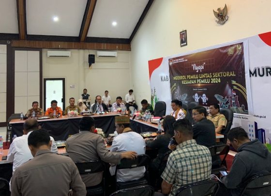 Suasana Ngopi Lintas Sektoral Kesiapan Pemilu 2024 melalui Zoom Meeting serentak se Kalteng, Senin 8 Januari 2024