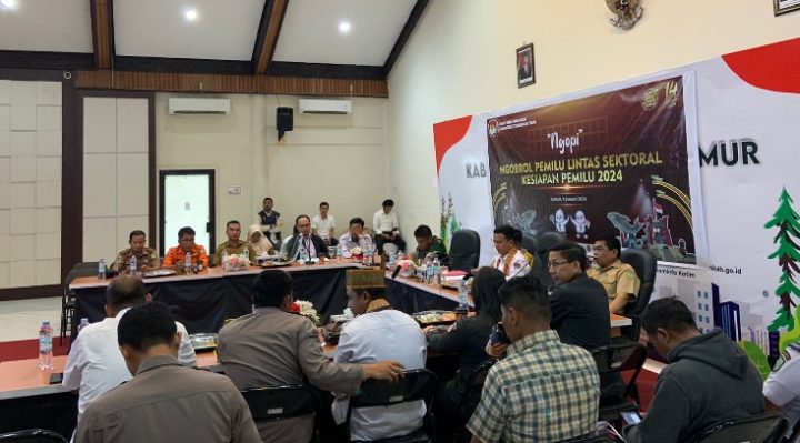 Suasana Ngopi Lintas Sektoral Kesiapan Pemilu 2024 melalui Zoom Meeting serentak se Kalteng, Senin 8 Januari 2024