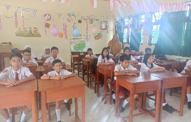 Suasana pembelajaran perdana di salah satu ruang kelas di SDN 4 Sawahan Sampit seusai libur pergantian tahun, Selasa 2 Januari 2024.