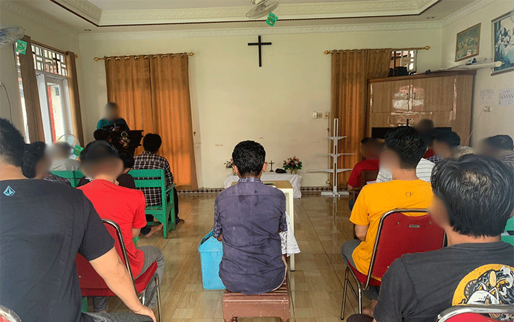WBP Beragama Nasrani Ibadah Bersama di Gereja Lapas Sampit