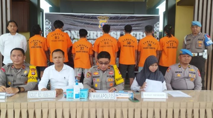 Wakapolres Seruyan, Kompol Hendry, dalam konferensi pers terkait pengungkapan kasus tindak pidana dengan korban anak dibawah umur