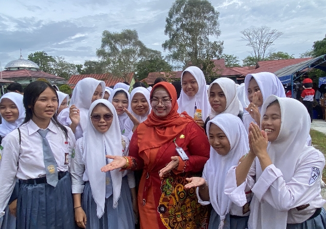Hadiri HUT SMKN 1 Sampit, Irawati Titip Pesan Ini kepada Pelajar