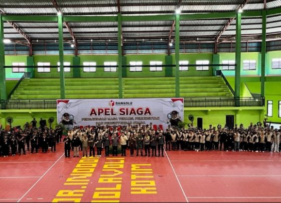Bupati Kotim Halikinnor beserta jajaran berfoto bersama setelah Apel Siaga di GOR Volly Indoor Stadion 29 Nopember Sampit, Minggu, 11 Februari 2024