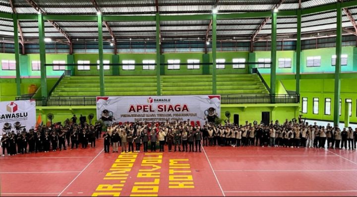 Bupati Kotim Halikinnor beserta jajaran berfoto bersama setelah Apel Siaga di GOR Volly Indoor Stadion 29 Nopember Sampit, Minggu, 11 Februari 2024