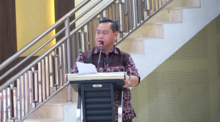 Bupati Kotim Halikinnor saat menyampaikan sambutan rapat koordinasi Beasiswa Indonesia Emas di rumah jabatan Bupati Kotim , Senin, 5 Februari 2024
