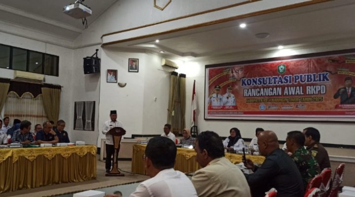 Bupati Kotim Halikinnor saat sambutan dalam Konsultasi Publik Rancangan Awal RKPD, Rabu, 21 Februari 2024