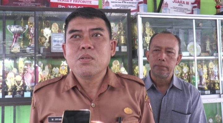 Kadisdik Kotim, M. Irfansyah didampingi Kepala SMPN 2 Sampit, Abdurrahman