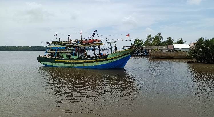 Kesal Aktivitas Kapal Pukat Harimau, Warga Sungai Undang Amankan Kapal Cantrang Beserta ABK