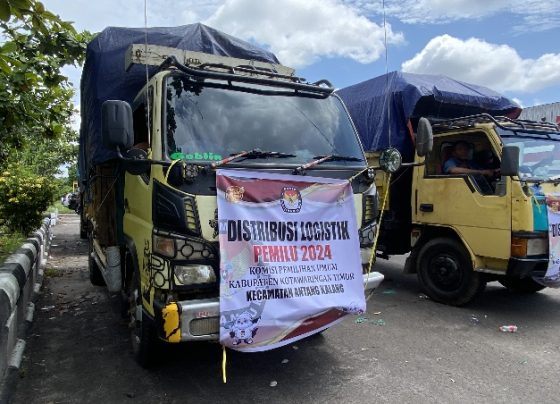 Kendaraan distribusi logistik untuk Kecamatan Antang Kalang Kabupaten Kotim sebelum diberangkatkan, Sabtu, 10 Februari 2024.