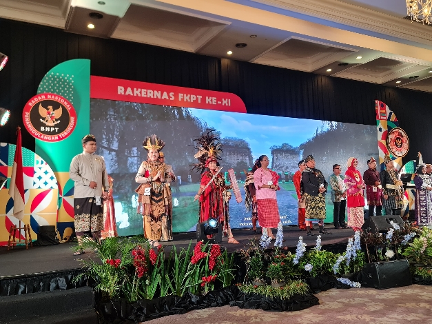 Kalteng Juara II Parade Busana Adat BNPT
