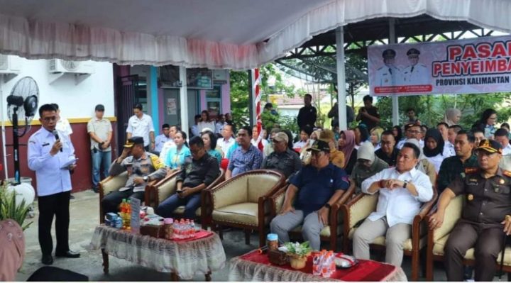 Pj Bupati Mura, Hermon saat menyampaikan sambutan saat pembukaan Pasar Penyeimbang di Kelurahan Beriwit, Kecamatan Murung, Rabu, 31 Januari 2024.