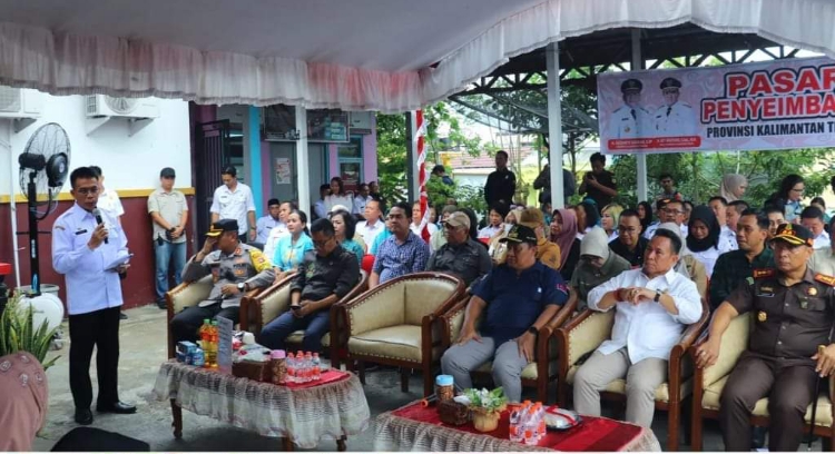 Pemkab Mura Kendalikan Inflasi, Pasar Penyeimbang di Kelurahan Beriwit Diserbu Warga