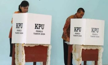 Pj Bupati Murung Raya, Hermon mencoblos dalam Pemilu 2024 di TPS 044, di Gedung TP PKK Kab, Puruk Cahu, Rabu, 14 Februari 2024