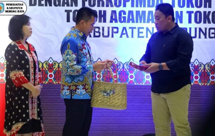 Wagub Kalteng Berkunjung ke Murung Raya Menyemangati Pemkab dan Warga Terdampak Banjir