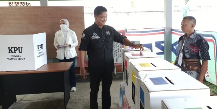 Gunakan Hak Pilih di TPS 16, Pj Bupati  Seruyan Ajak Masyarakat Hindari Golput