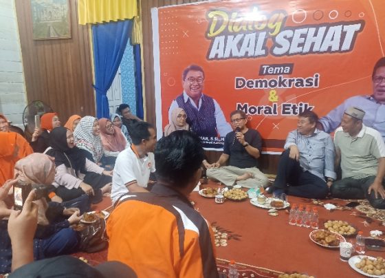 Rocky Gerung dalam acara Dialog Akal Sehat di Kota Besi, Kotim, Kalteng, Kamis 1 Februari 2024