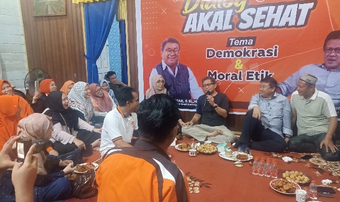 Rocky Gerung dalam acara Dialog Akal Sehat di Kota Besi, Kotim, Kalteng, Kamis 1 Februari 2024