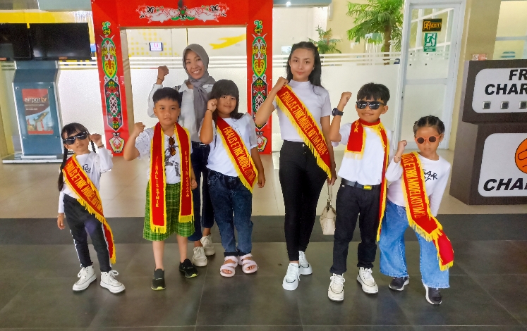 Siswa-siswi La Moda Production Sampit Ikuti Festival Ethnic Model Indonesia