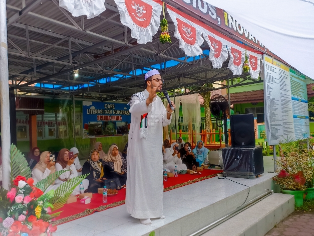 Syaikh Mohammed Hassan Ceritakan Perjuangan Rakyat Palestina di Depan Siswa SMPN 2 Sampit