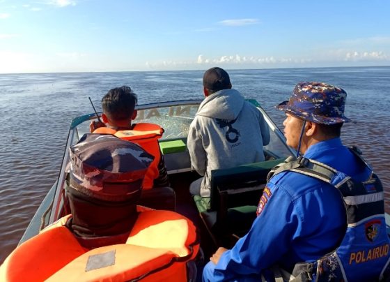 Tim Gabungan saat melakukan penyisiran di wilayah perairan Kabupaten Seruyan, untuk  mencari keberadaan  ABK KM Sinar Samudera 3